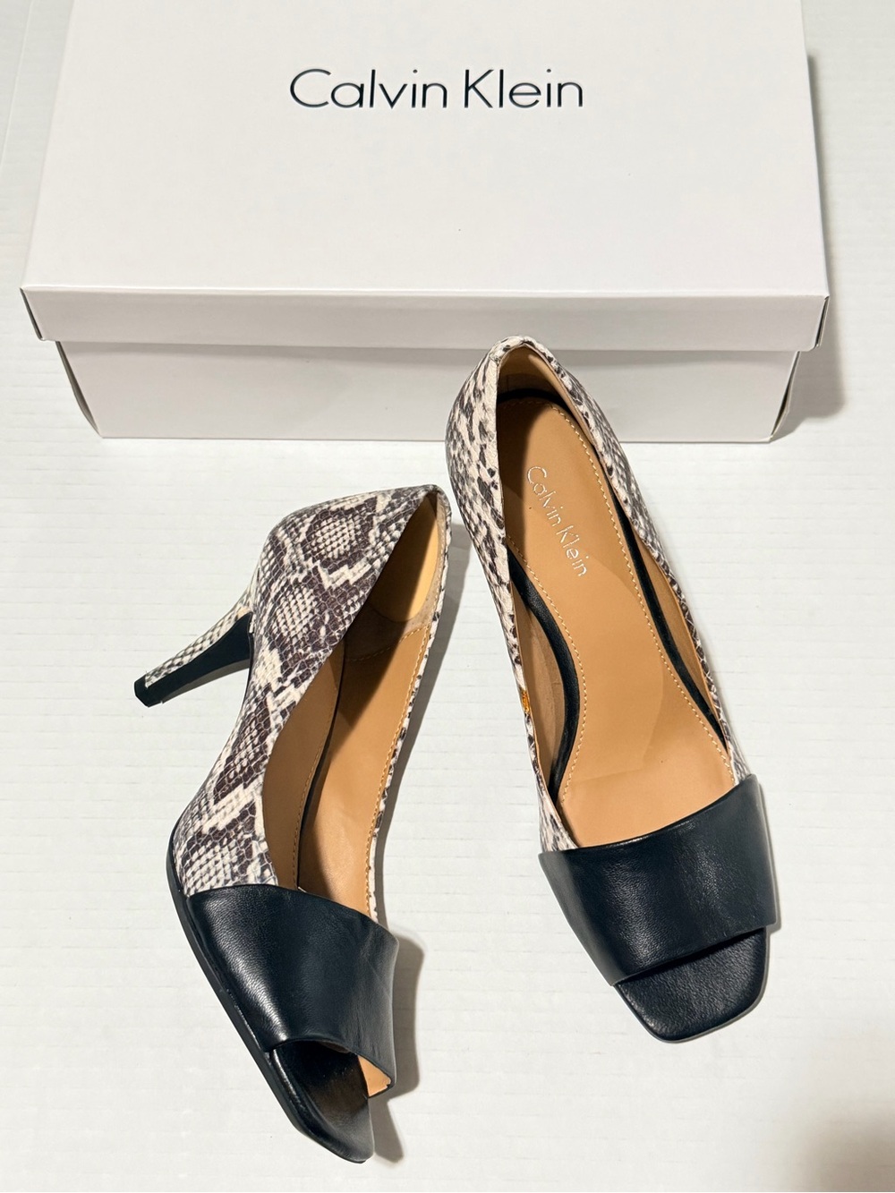 Calvin Klein Women’s NAREEN Snake Print/Black Peep Toe Pumps Heels Size 5.5